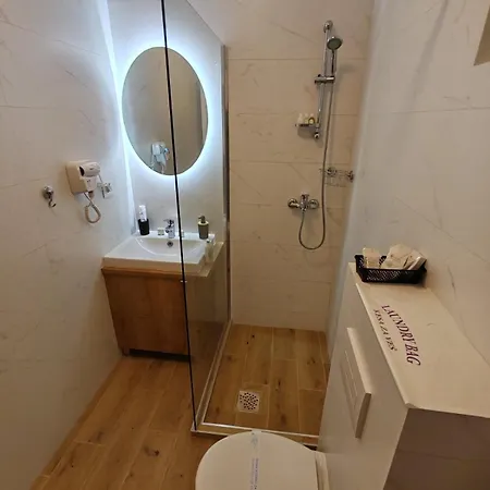 Lägenhet Surcin Central Stay *